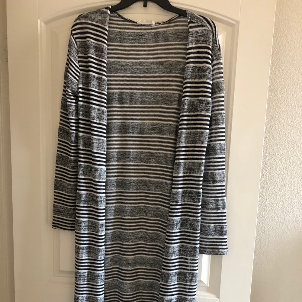 Long black and white striped cardigan, Size medium
